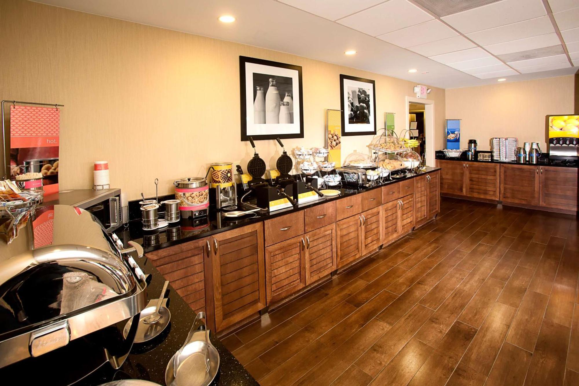 Hampton Inn Morehead City Bagian luar foto