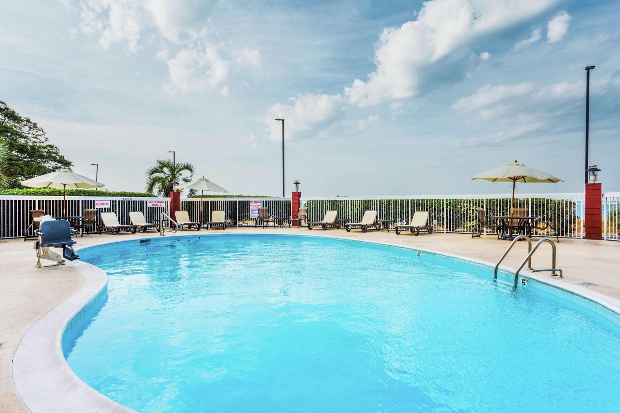 Hampton Inn Morehead City Bagian luar foto