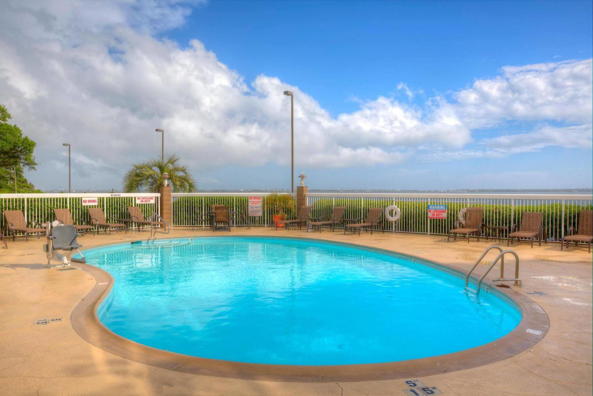 Hampton Inn Morehead City Bagian luar foto