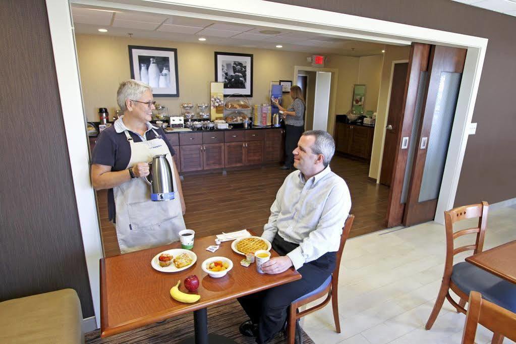 Hampton Inn Morehead City Bagian luar foto